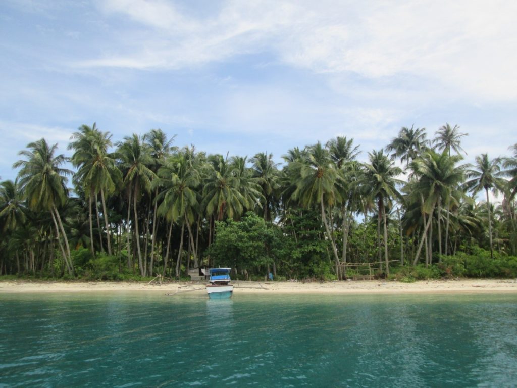 Keindahan Pulau Picago dari tengah laut menggunakan perahu sebelum sampai ke lokasi.