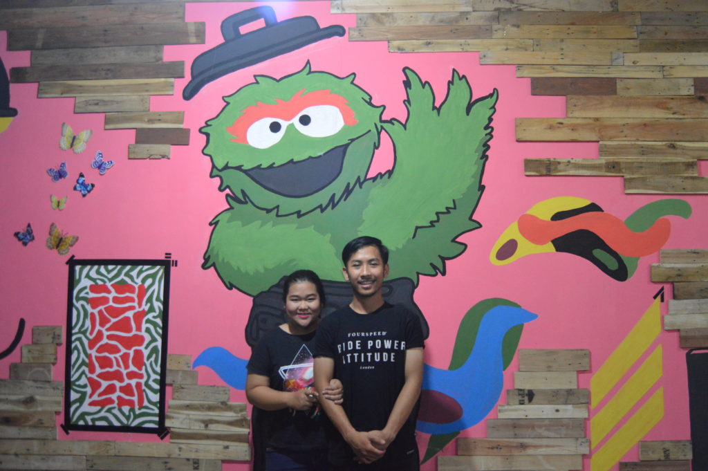 (Dari kanan) Achmad Saepudin Pamungkas dan Nita Apriliani Suwanto pemilik The Eating Sugar (7/1/2016). 