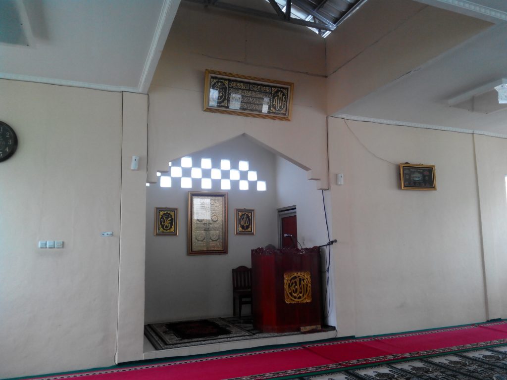 Masjid Al-Amanah yang berdampingan dengan Vihara namun tetap menjaga kerukunan.