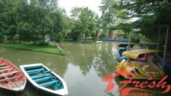Wahana perahu dayung dan perahu bebek