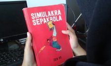 Simulakra Sepakbola karya Zen Rahmat Sugito ini diterbitkan tahun 2016 oleh Penerbit Indie Book Corner. (Rendy M. Muthaqin/SUAKA)