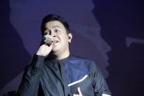 Muhammad Tulus, atau yang akrab disapa Tulus sedang membawakan lagu berjudul Sewindu dalam acara FK Unpad Fair 2016 di Sasana Budaya Ganesha, Bandung. Sabtu, (3/12/2016). Rendy M. Muthaqin