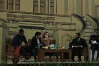 Dyara Branschikova(24) sedang menjelaskan materi tentang fleksibilitas budaya di gedung Abdjan Soelaeman. Sabtu, (3/12/2016). Anisa Dewi A/SUAKA