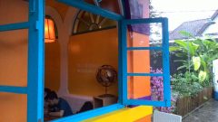 Arsitektur cafe yang unik.