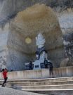 Salah satu patung yang terdapat dipinggir tebing, patung ini bernama Patung Bima yang merupakan tokoh pewayangan